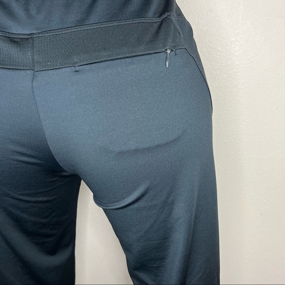 M Under Armour Black Wide Leg Capri Pants Activewear Athletic Stretch 8 10 - Picture 8 of 11